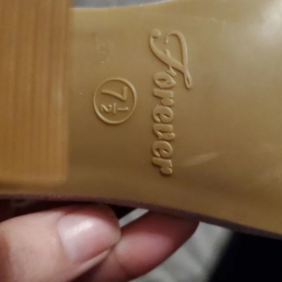 NIB Silver Strappy Heels - Picture 11 of 16